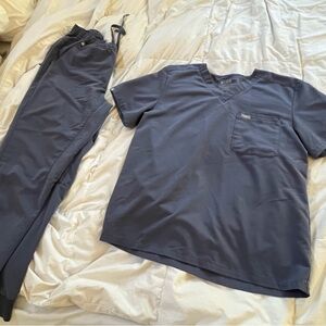 Men’s size large Figs scrubs set